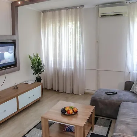 Delta New Free Public Parking Apartament